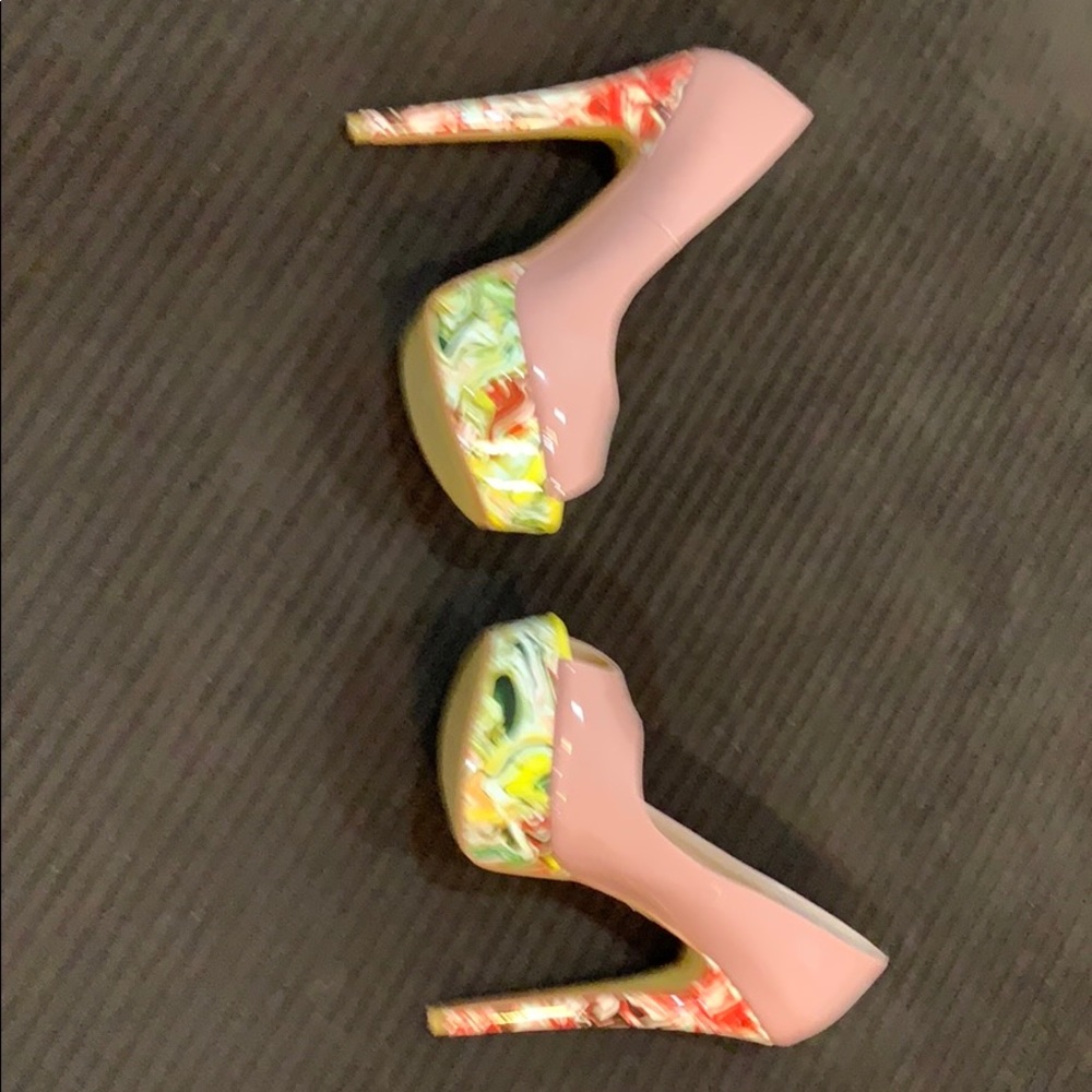 Heels / peep toe pumps